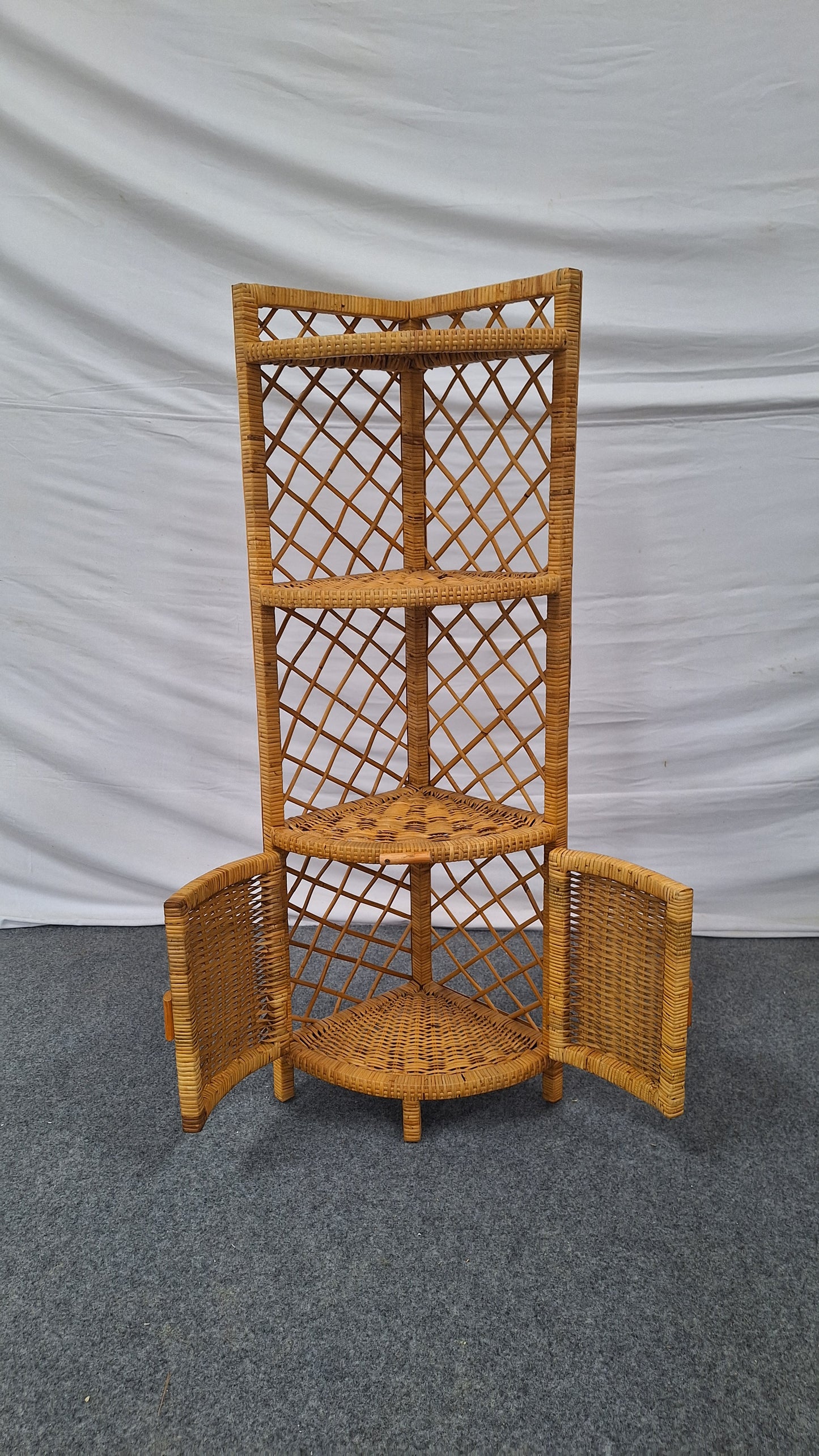 VIVAS CORNER CABINET 3 TIER